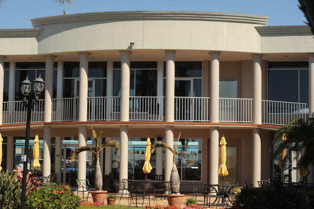 Thunderbird Beach Resort Treasure Island Exterior photo