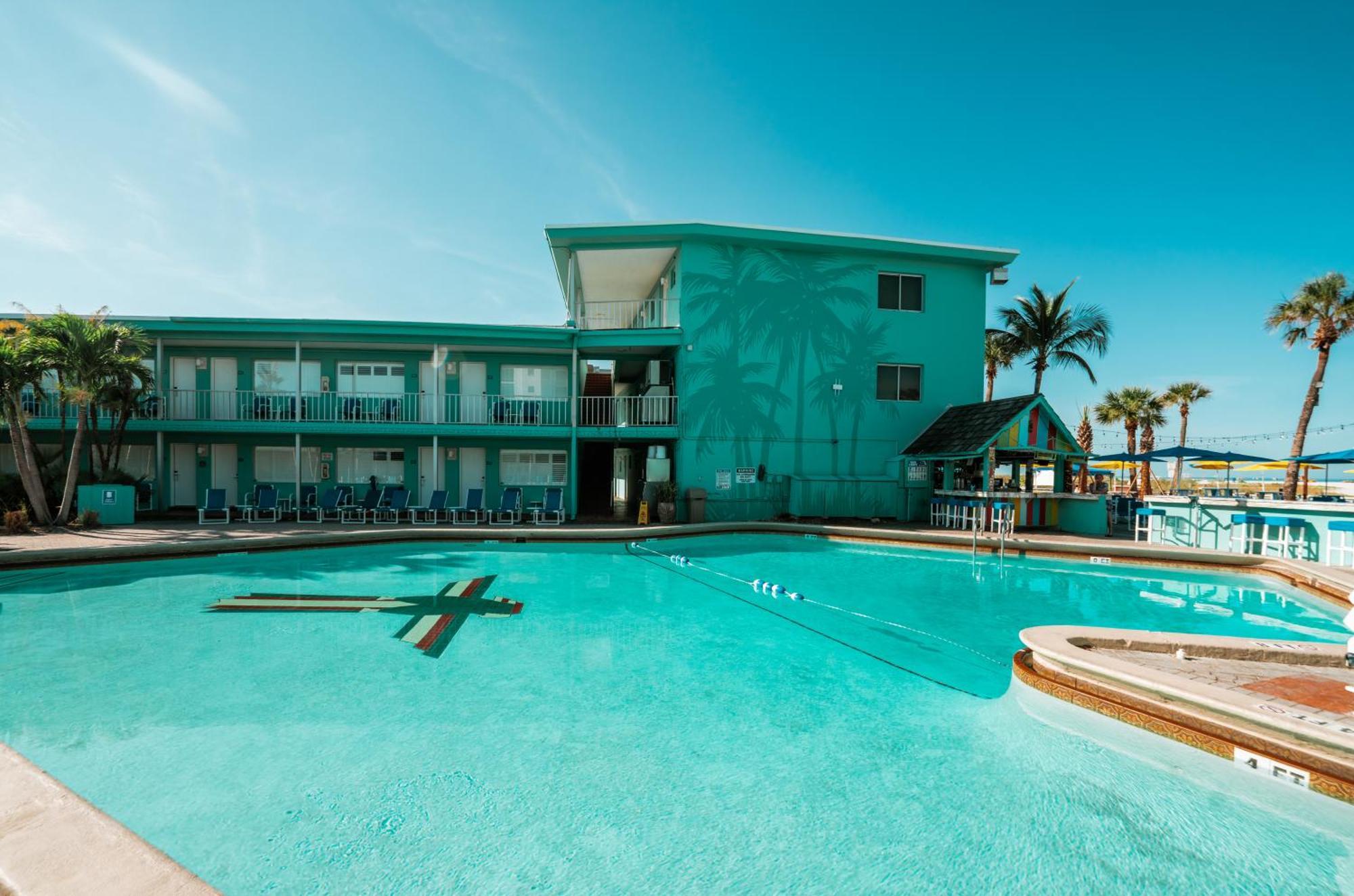 Thunderbird Beach Resort Treasure Island Exterior photo