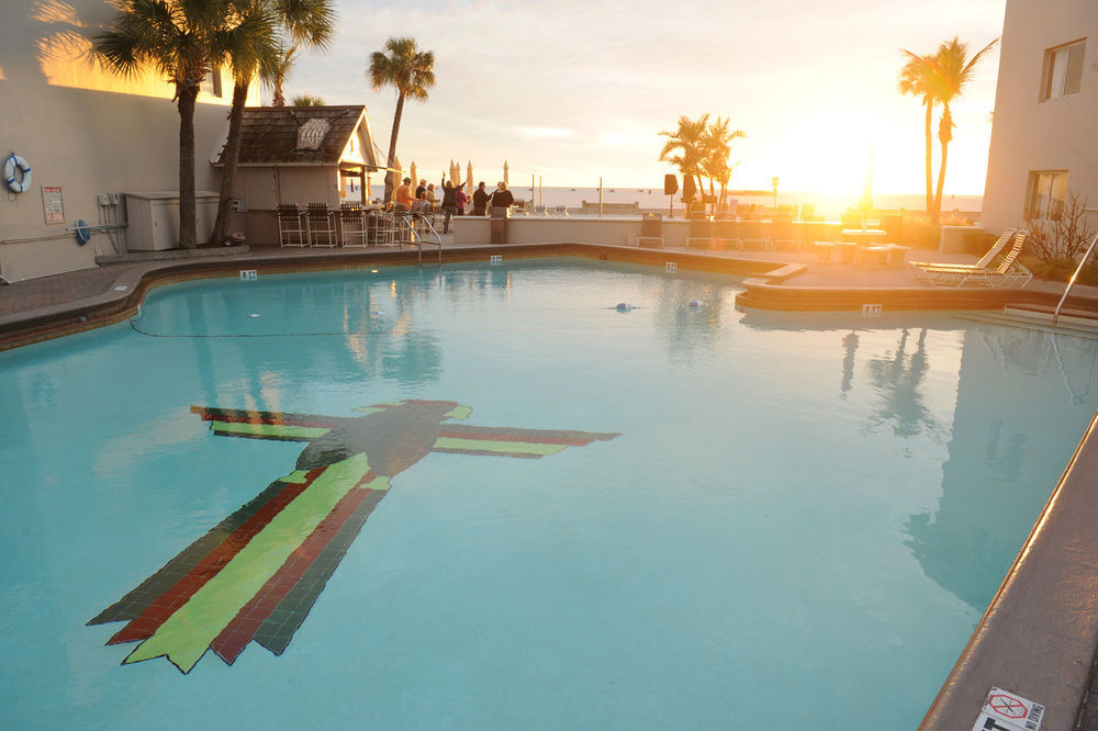 Thunderbird Beach Resort Treasure Island Exterior photo